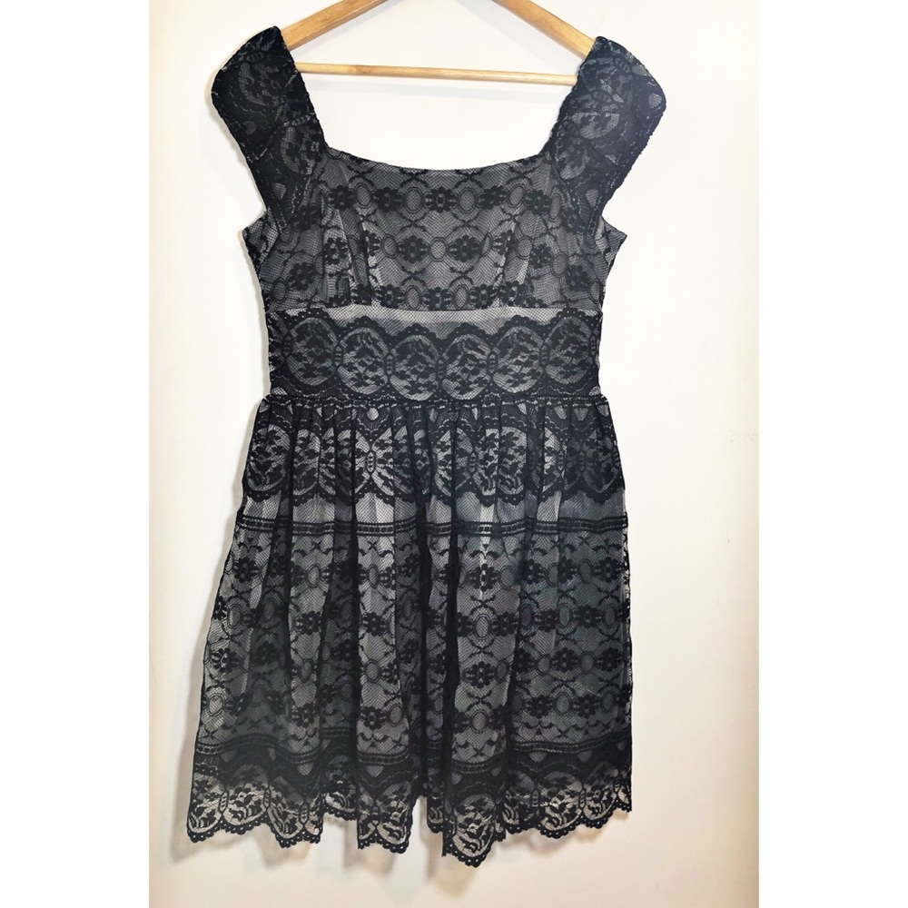 Anna Sui Black Lace Cap Sleeve Dress